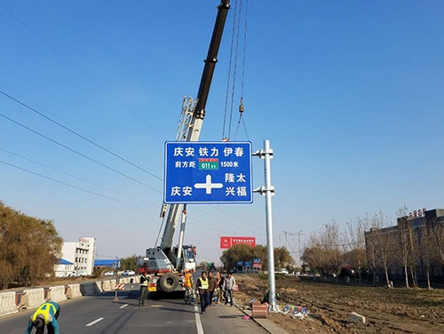 沧州沧州道路护栏网网片该如何进行正确的选购呢？